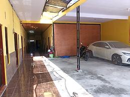OYO Life 92920 Rumah Kost Azca
