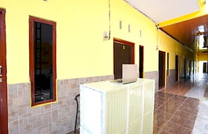 OYO Life 92920 Rumah Kost Azca