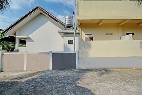 OYO Life 92954 Shanti Kost