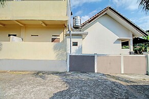 OYO Life 92954 Shanti Kost