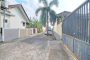 OYO Life 92954 Shanti Kost