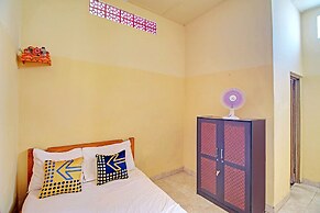 OYO Life 92954 Shanti Kost