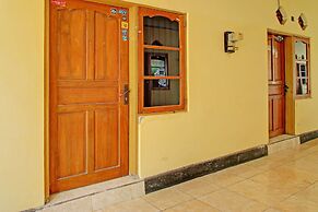 OYO Life 92954 Shanti Kost