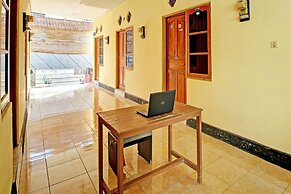 OYO Life 92954 Shanti Kost