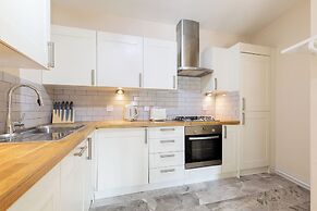 Comfortable 2 Bed Apartment by Tower Bridge