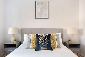 Comfortable 2 Bed Apartment by Tower Bridge