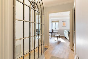 Comfortable 2 Bed Apartment by Tower Bridge