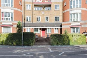 Comfortable 2 Bed Apartment by Tower Bridge