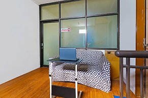 OYO Life 92720 Mekarwangi Guest House