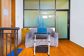 OYO Life 92720 Mekarwangi Guest House