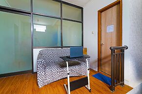 OYO Life 92720 Mekarwangi Guest House