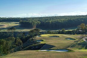 Cloudland at McLemore Resort Lookout Mountain, Curio by Hilton
