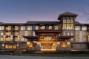 Cloudland at McLemore Resort Lookout Mountain, Curio by Hilton