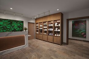 Cloudland at McLemore Resort Lookout Mountain, Curio by Hilton