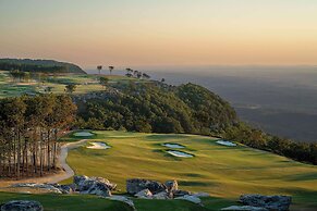 Cloudland at McLemore Resort Lookout Mountain, Curio by Hilton