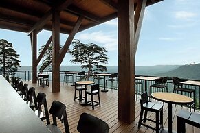 Cloudland at McLemore Resort Lookout Mountain, Curio by Hilton