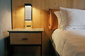 Cloudland at McLemore Resort Lookout Mountain, Curio by Hilton