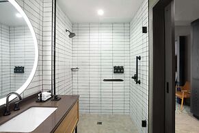 Cloudland at McLemore Resort Lookout Mountain, Curio by Hilton