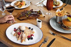 Cloudland at McLemore Resort Lookout Mountain, Curio by Hilton