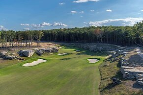 Cloudland at McLemore Resort Lookout Mountain, Curio by Hilton