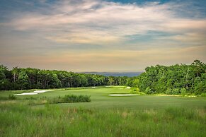 Cloudland at McLemore Resort Lookout Mountain, Curio by Hilton