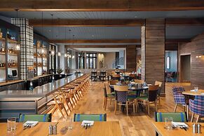 Cloudland at McLemore Resort Lookout Mountain, Curio by Hilton