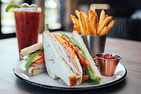 Cloudland at McLemore Resort Lookout Mountain, Curio by Hilton