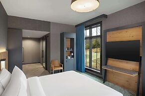 Cloudland at McLemore Resort Lookout Mountain, Curio by Hilton