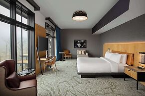 Cloudland at McLemore Resort Lookout Mountain, Curio by Hilton