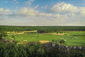 Cloudland at McLemore Resort Lookout Mountain, Curio by Hilton