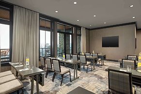 Cloudland at McLemore Resort Lookout Mountain, Curio by Hilton