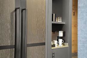 Cloudland at McLemore Resort Lookout Mountain, Curio by Hilton