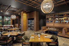 Cloudland at McLemore Resort Lookout Mountain, Curio by Hilton