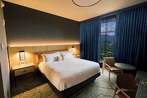 Cloudland at McLemore Resort Lookout Mountain, Curio by Hilton