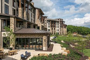 Cloudland at McLemore Resort Lookout Mountain, Curio by Hilton