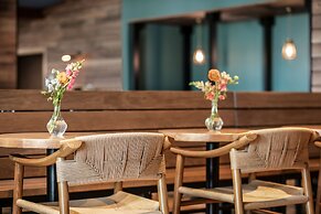 Cloudland at McLemore Resort Lookout Mountain, Curio by Hilton