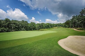Cloudland at McLemore Resort Lookout Mountain, Curio by Hilton