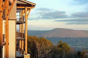 Cloudland at McLemore Resort Lookout Mountain, Curio by Hilton