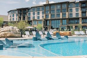 Cloudland at McLemore Resort Lookout Mountain, Curio by Hilton