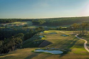 Cloudland at McLemore Resort Lookout Mountain, Curio by Hilton