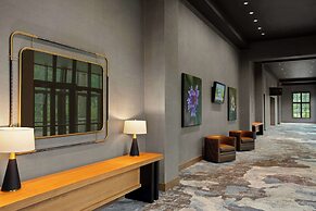 Cloudland at McLemore Resort Lookout Mountain, Curio by Hilton