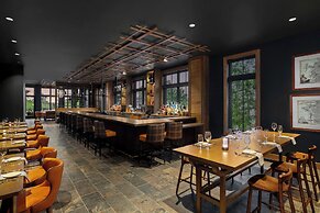 Cloudland at McLemore Resort Lookout Mountain, Curio by Hilton