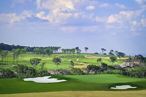 Cloudland at McLemore Resort Lookout Mountain, Curio by Hilton