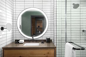 Cloudland at McLemore Resort Lookout Mountain, Curio by Hilton