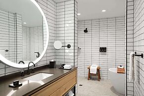 Cloudland at McLemore Resort Lookout Mountain, Curio by Hilton