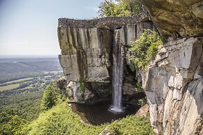 Cloudland at McLemore Resort Lookout Mountain, Curio by Hilton