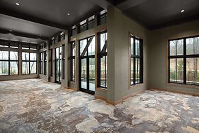 Cloudland at McLemore Resort Lookout Mountain, Curio by Hilton