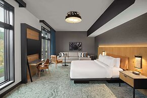 Cloudland at McLemore Resort Lookout Mountain, Curio by Hilton