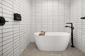 Cloudland at McLemore Resort Lookout Mountain, Curio by Hilton