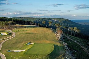 Cloudland at McLemore Resort Lookout Mountain, Curio by Hilton